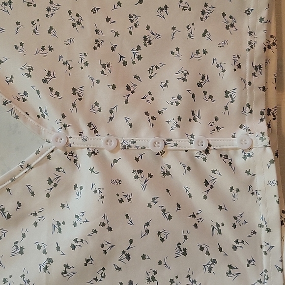 ROMWE Crop Floral Short Sleeve Top - Picture 3 of 7